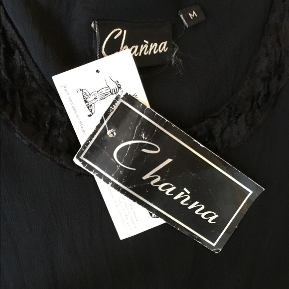 Chianna Black rayon crepe and velvet pullover top - Picture 4 of 7